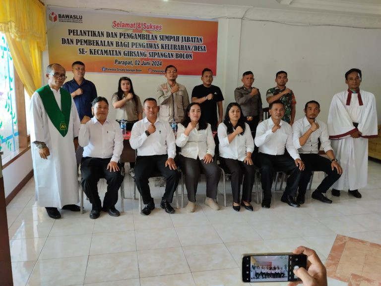 Pengambilan Sumpah dan Pelantikan Anggota Panwaslu Kelurahan/Desa di Kecamatan Girsang Sipangan Bolo