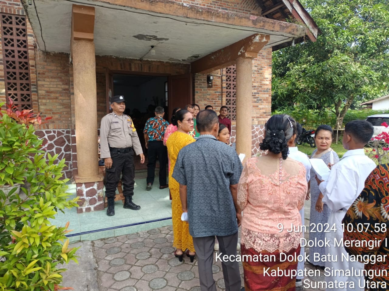 Polsek Dolok Batu Nanggar Lakukan Patroli dan Pengamanan Ibadah Minggu di Gereja Katolik St. Yosef S