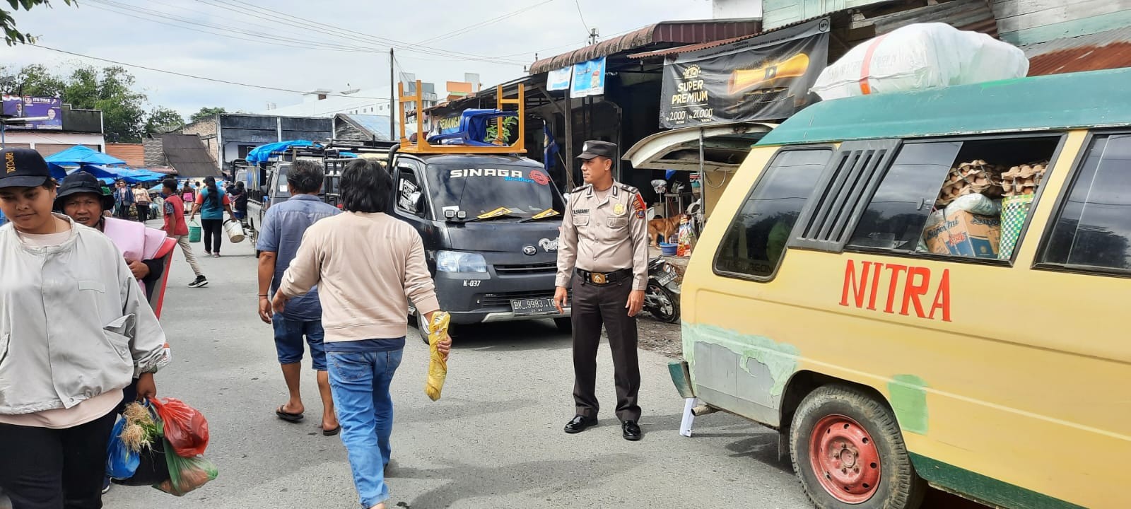 Polsek Raya Gelar Patroli dan Pengaturan Lalu Lintas di Pekan Modern Pematang Raya