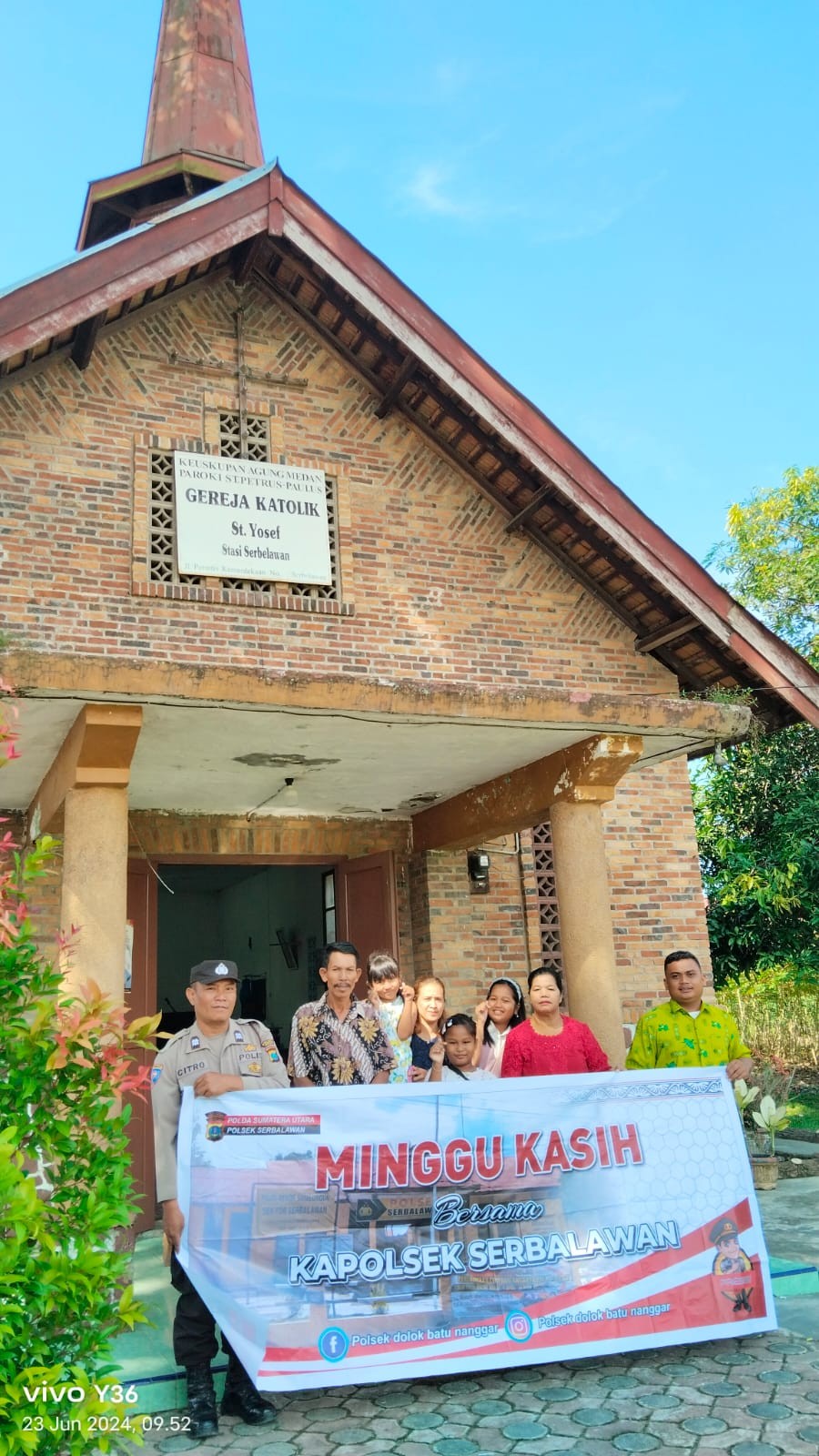 Polsek Serbalawan Gelar Kegiatan \"Minggu Kasih\" dan Pengamanan Ibadah di Gereja Katolik Serbalawan