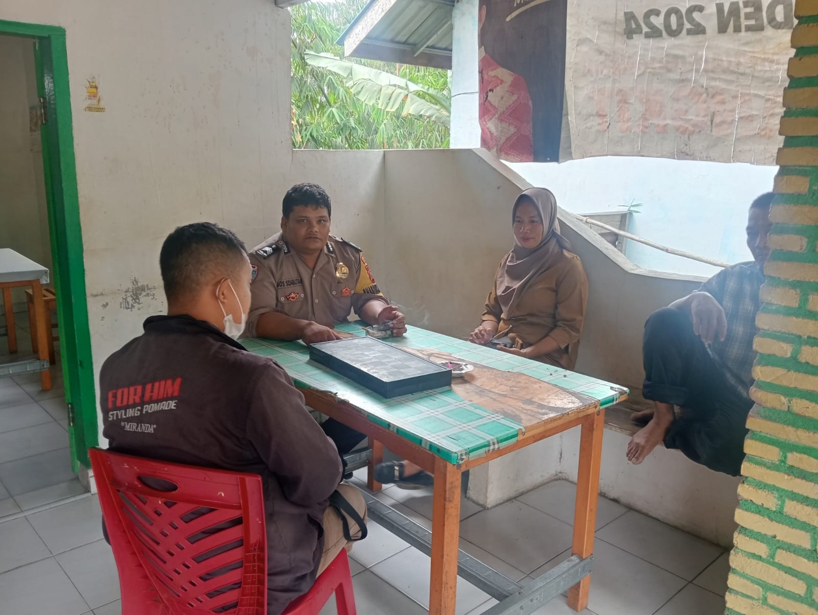 Polsek Balata Gelar Giat Sambang di Warung Simpang Tiga, Simalungun