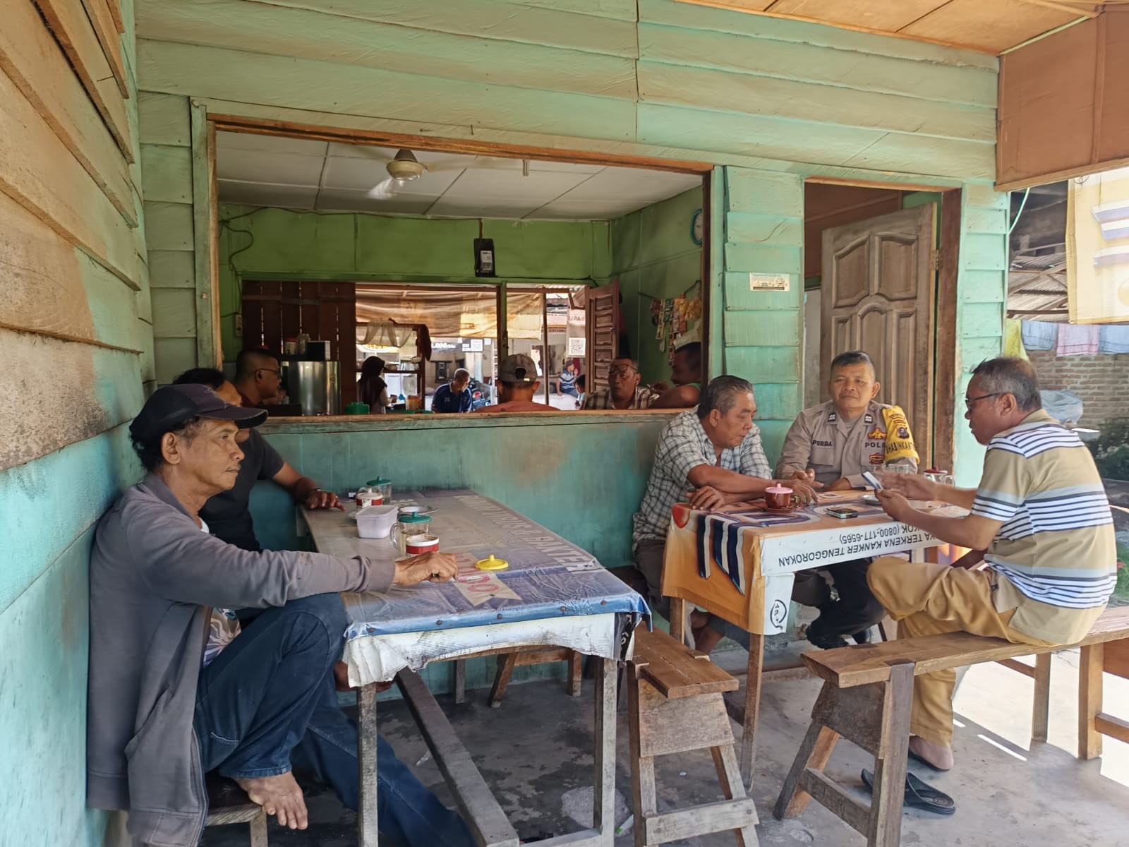 Polsek Serbalawan Gelar Patroli dan Tatap Muka di Warung Kopi Serbalawan