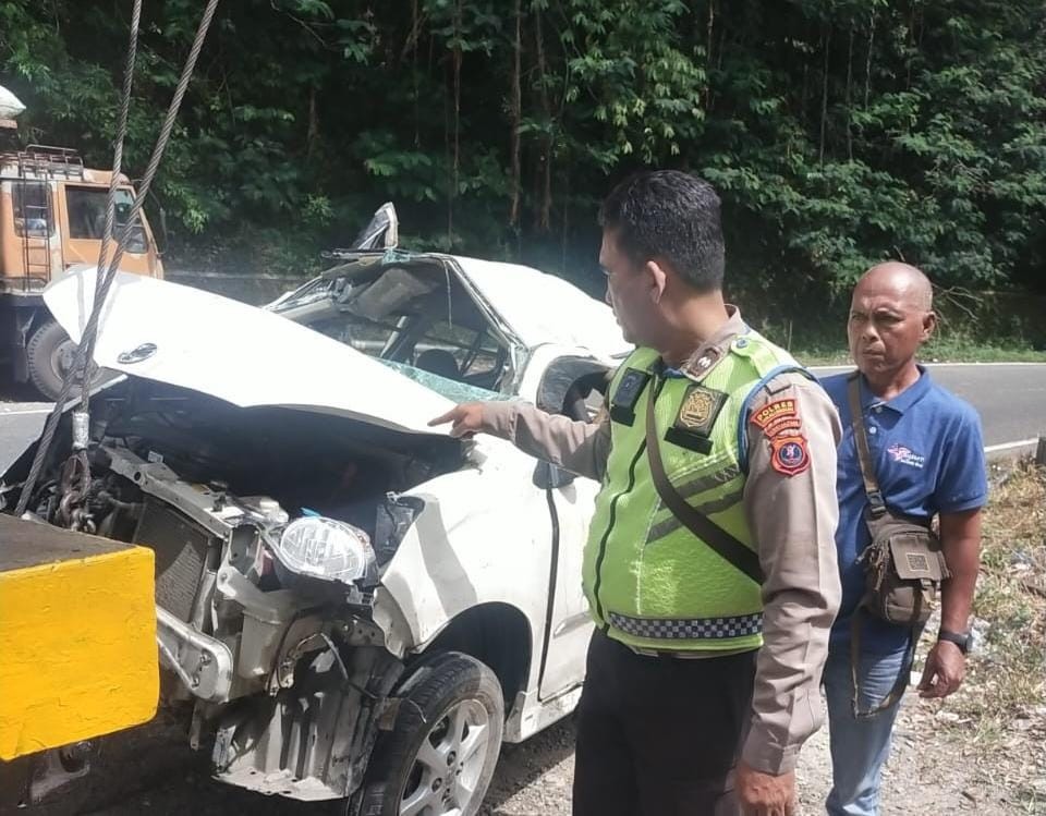 Polsek Parapat Avakuasi Korban Kecelakaan Tunggal di Jalan Lintas Pematangsiantar-Parapat, Empat Ora