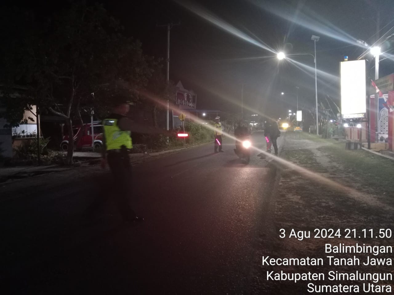 Polsek Parapat Gelar Blue Light Patrol untuk Ciptakan Keamanan Malam Hari