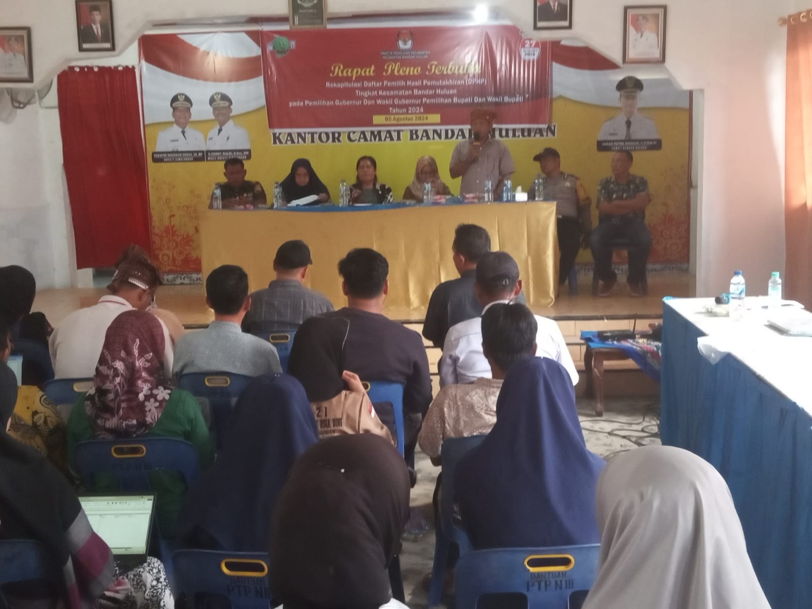 Personil Bhabinkamtibmas Polsek Perdagangan Hadiri Rapat Pleno Terbuka di Kecamatan Bandar Huluan