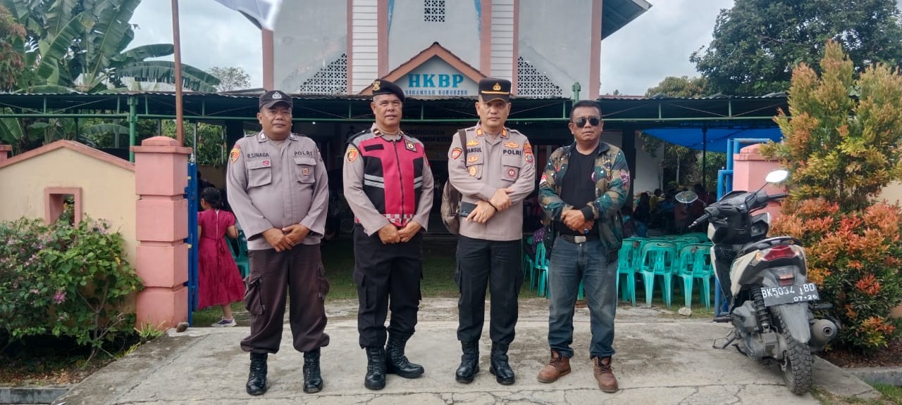 Polsek Serbalawan Gelar Patroli dan Pengamanan di Gereja HKBP Sinaksak Ebenezer