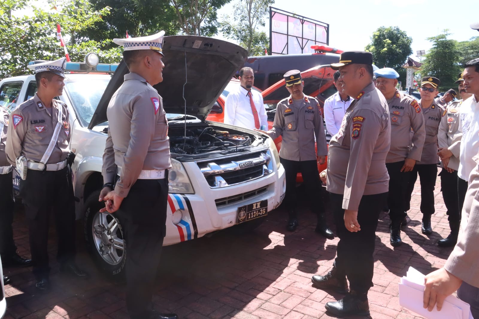 Kapolres Simalungun Gelar Apel Pengecekan Kendaraan Dinas dalam Rangka Kesiapan Operasi Mantap Praja