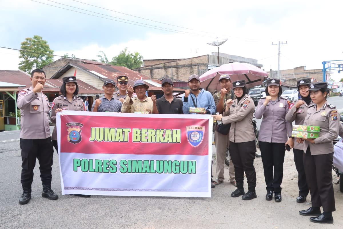 Polres Simalungun Gelar Kegiatan Jumat Berkah, Bagikan Makan Siang Gratis kepada Masyarakat dan Jema