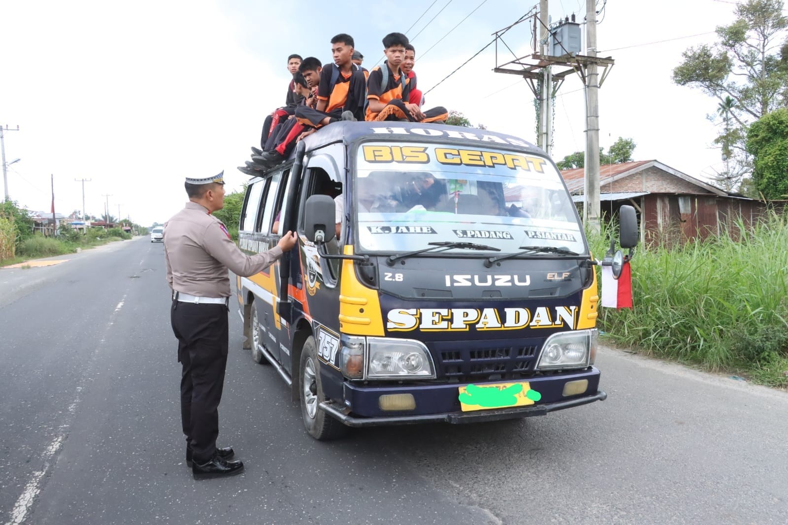 Kasat Lantas Polres Simalungun Gelar Operasi Hunting System, Tilang Supir Angkutan Umum yang Langgar