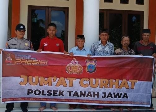 Polsek Tanah Jawa Gelar \"Jumat Curhat\" di Mesjid Uswatud Hasanah: Ajak Warga Jaga Kamtibmas dan Be