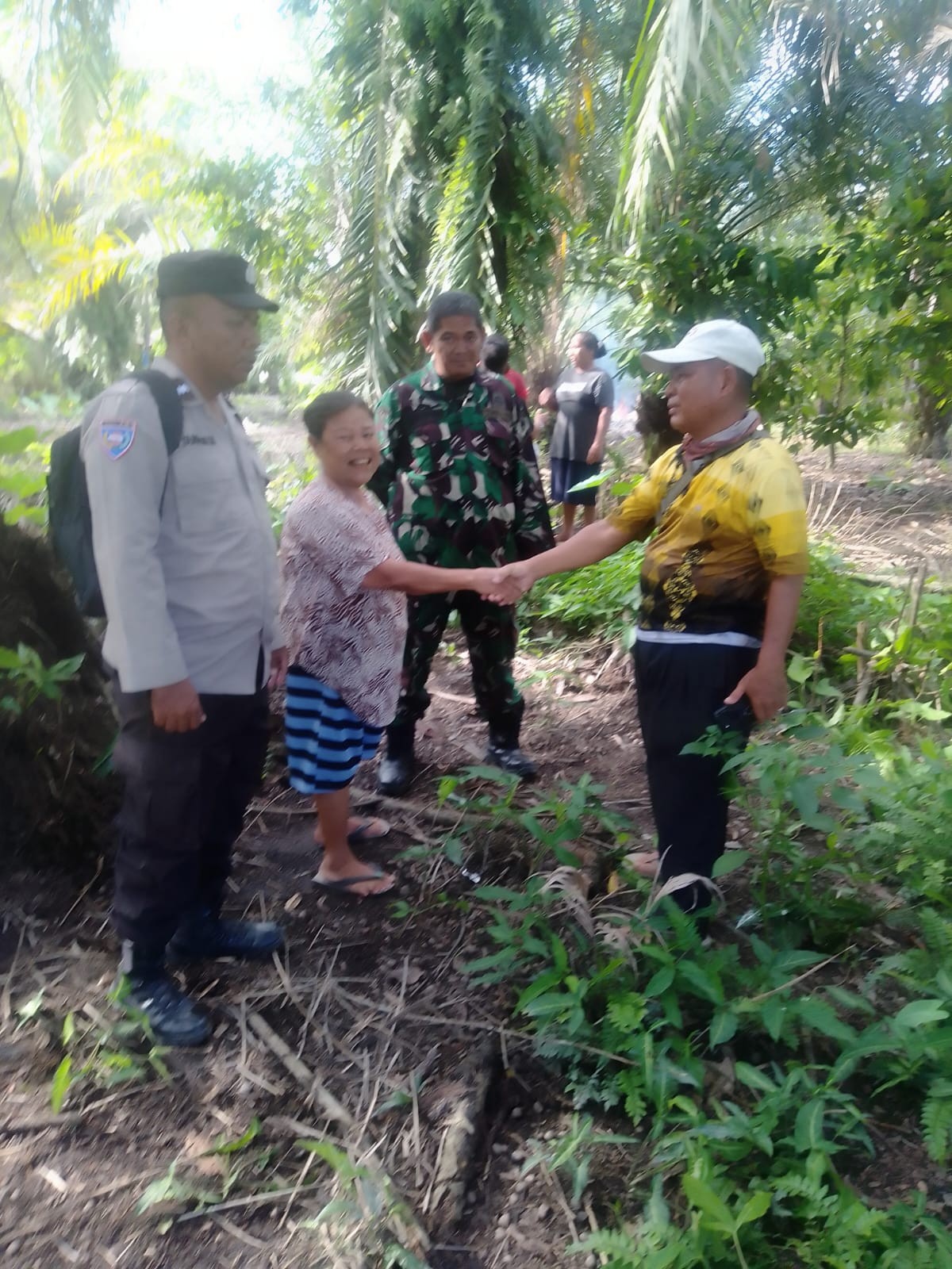 Bhabinkamtibmas Polsek Tanah Jawa Berhasil Mediasi Sengketa Warisan Ladang Sawit di Nagori Silakkidi