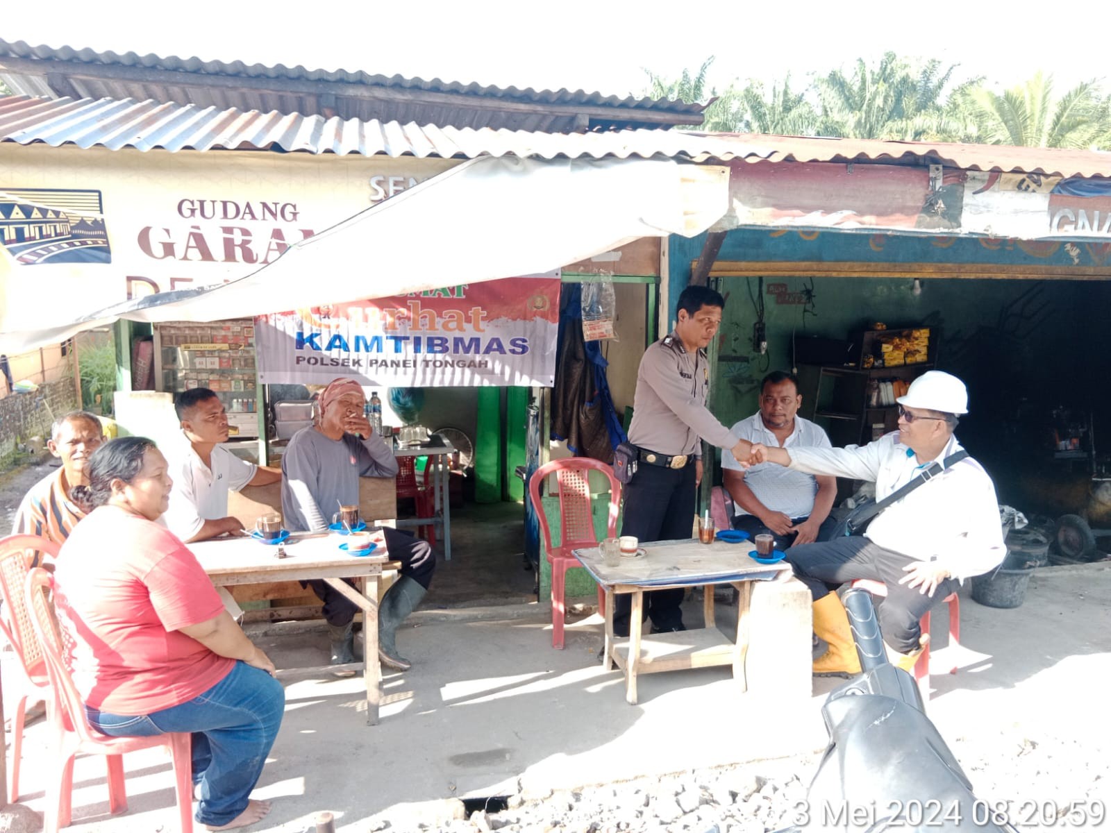 Kapolsek Panei Tongah Gelar Jumat Curhat Bersama Warga dan Mandor Kebun Marjandi di SP Tanjung