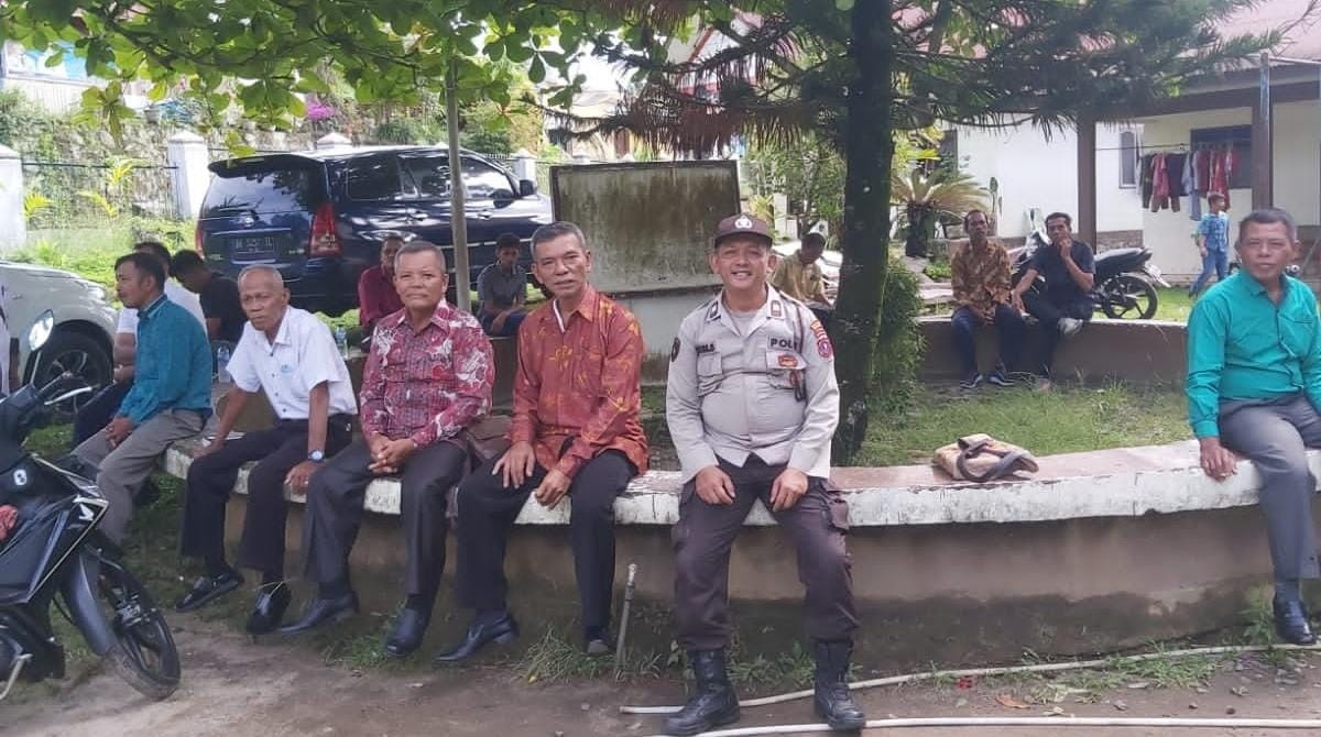 Polsek Tanah Jawa Amankan Ibadah Minggu di Gereja HKBP Resort Hataran Jawa dengan Tertib