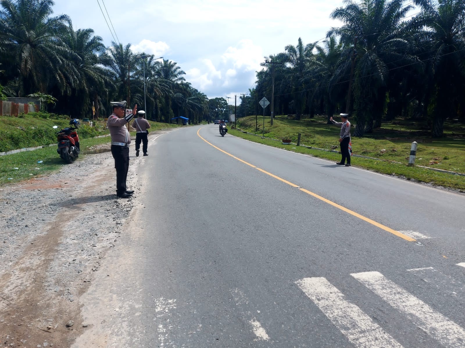 Polres Simalungun Berhasil Amankan Arus Lalu Lintas di Jalur Wisata saat Libur Akhir Pekan