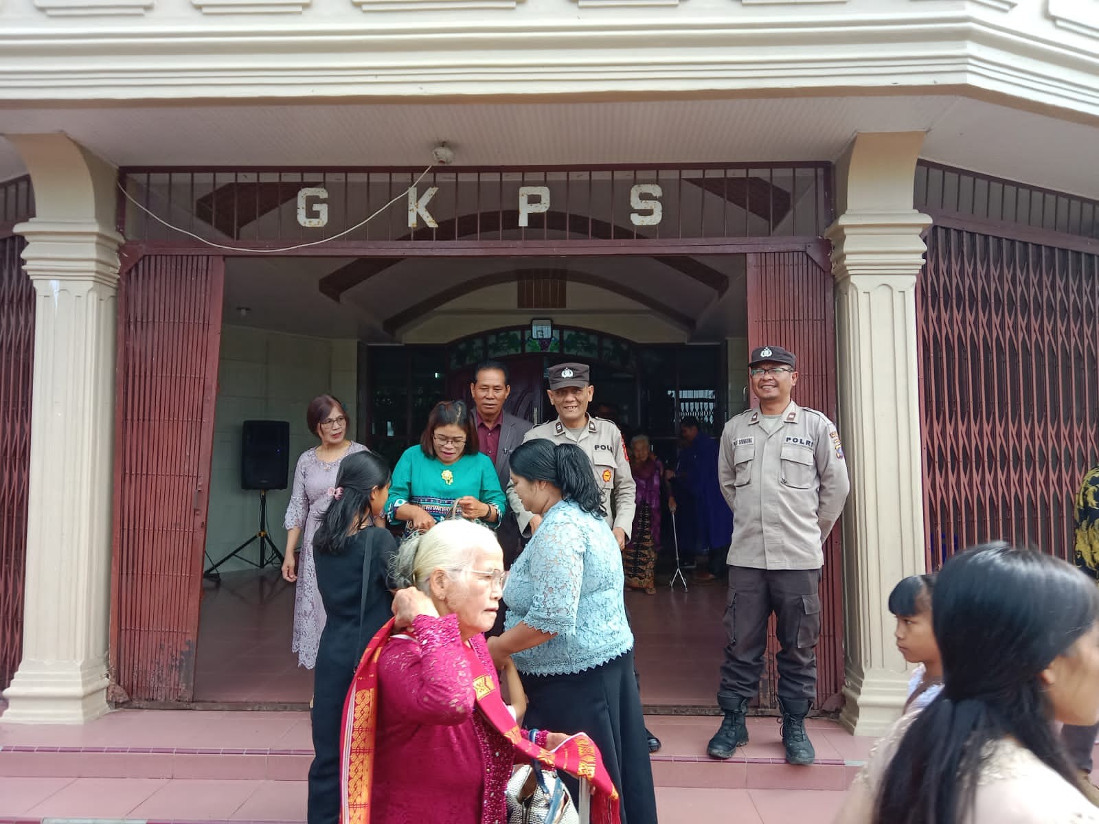 Polsek Saribu Dolok Sukses Amankan Ibadah Minggu di Gereja GKPS I Saribu Dolok