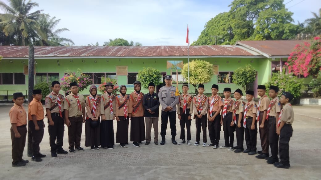 Polsek Perdagangan Sampaikan Pesan Kamtibmas dalam Upacara Bendera di MTS Al Jihad Simalungun