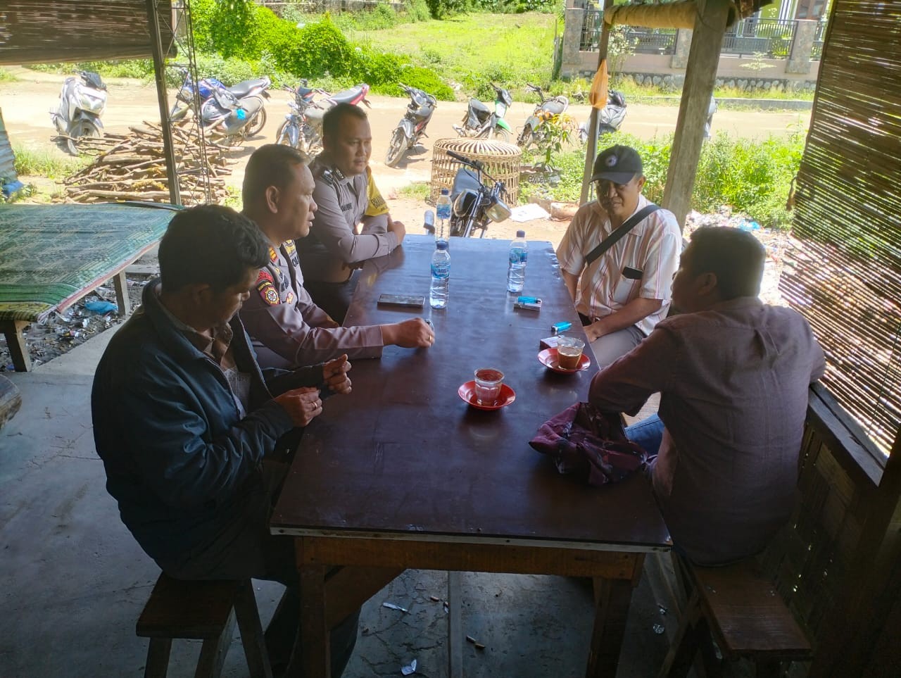 Kapolsek Dolok Silau Lakukan Sambang dan Patroli Dialogis di Nagori Cingkes