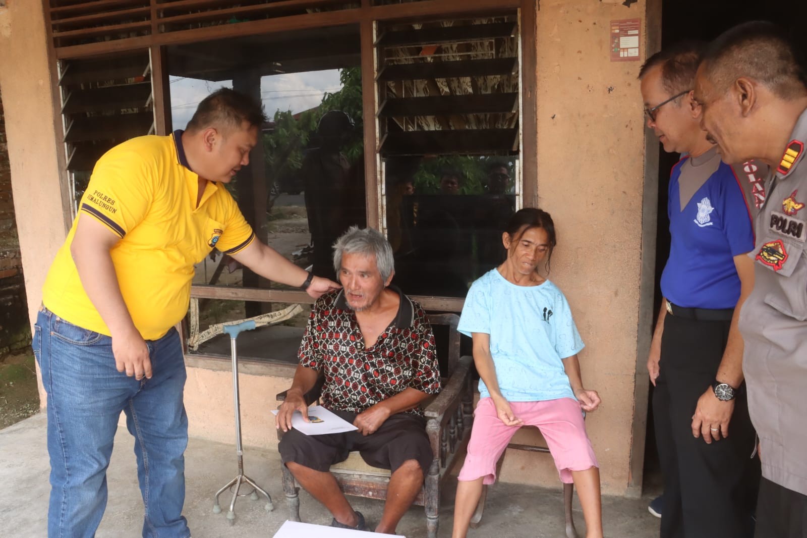 Kapolres Simalungun Pimpin Kegiatan Minggu Kasih dengan Pembagian Bantuan Sosial di Slum Area Sidama