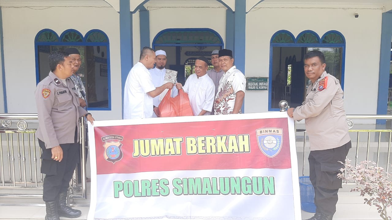 Polres Simalungun Gelar Kegiatan Jumat Berkah, Bagikan 100 Nasi Kotak untuk Warga Kurang Mampu