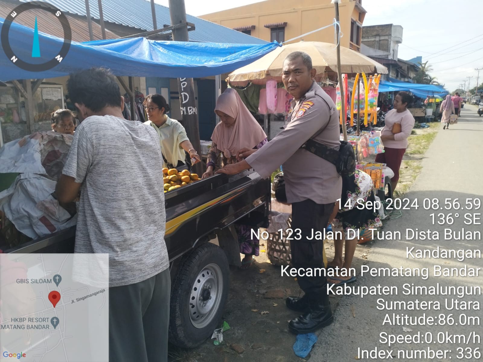 Polsek Perdagangan Gelar Patroli Dialogis di Pajak Tradisional Pematang Bandar untuk Jaga Kamtibmas 