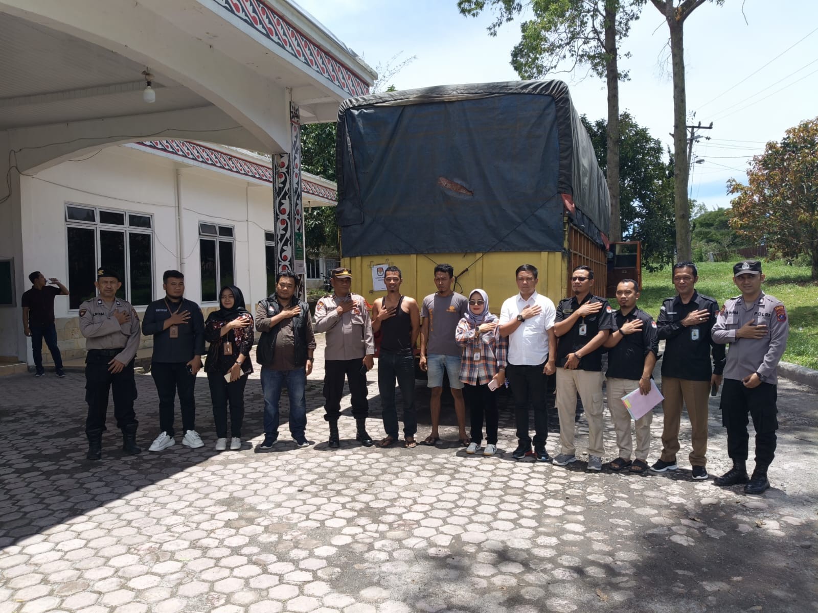 Polres Simalungun Gelar Pengamanan Logistik Pilkada: 8.030 Bilik Suara Tiba