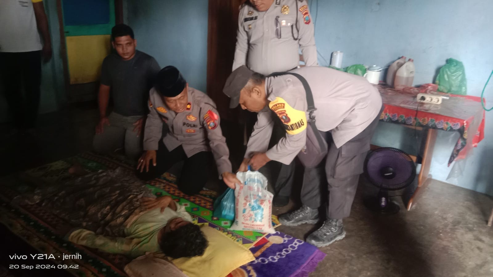 Polsek Tanah Jawa Gelar Jumat Berkah