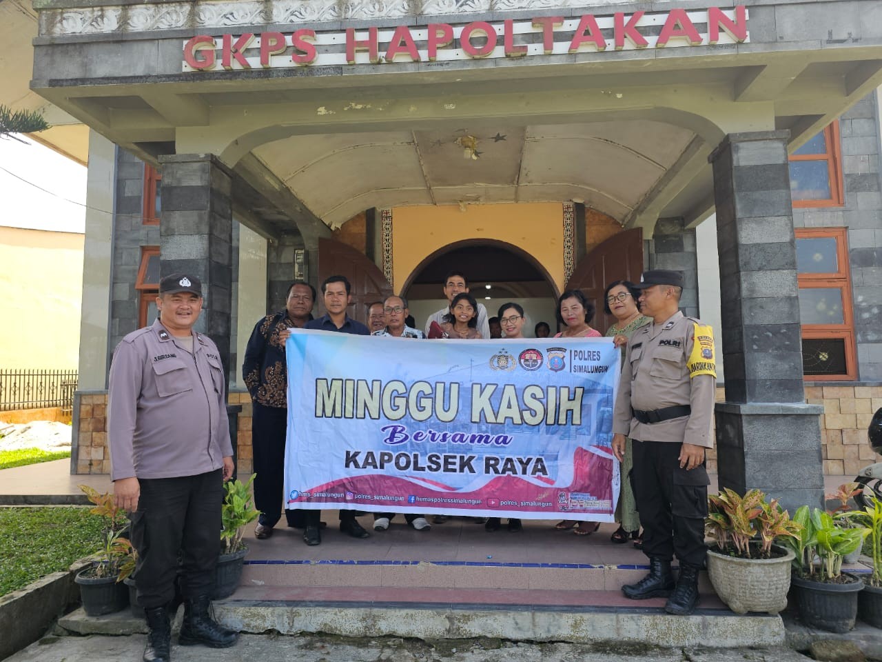 Polsek Raya Laksanakan Patroli Minggu Kasih di Gereja GKPS Hapoltakan, Sampaikan Pesan Damai Menjela