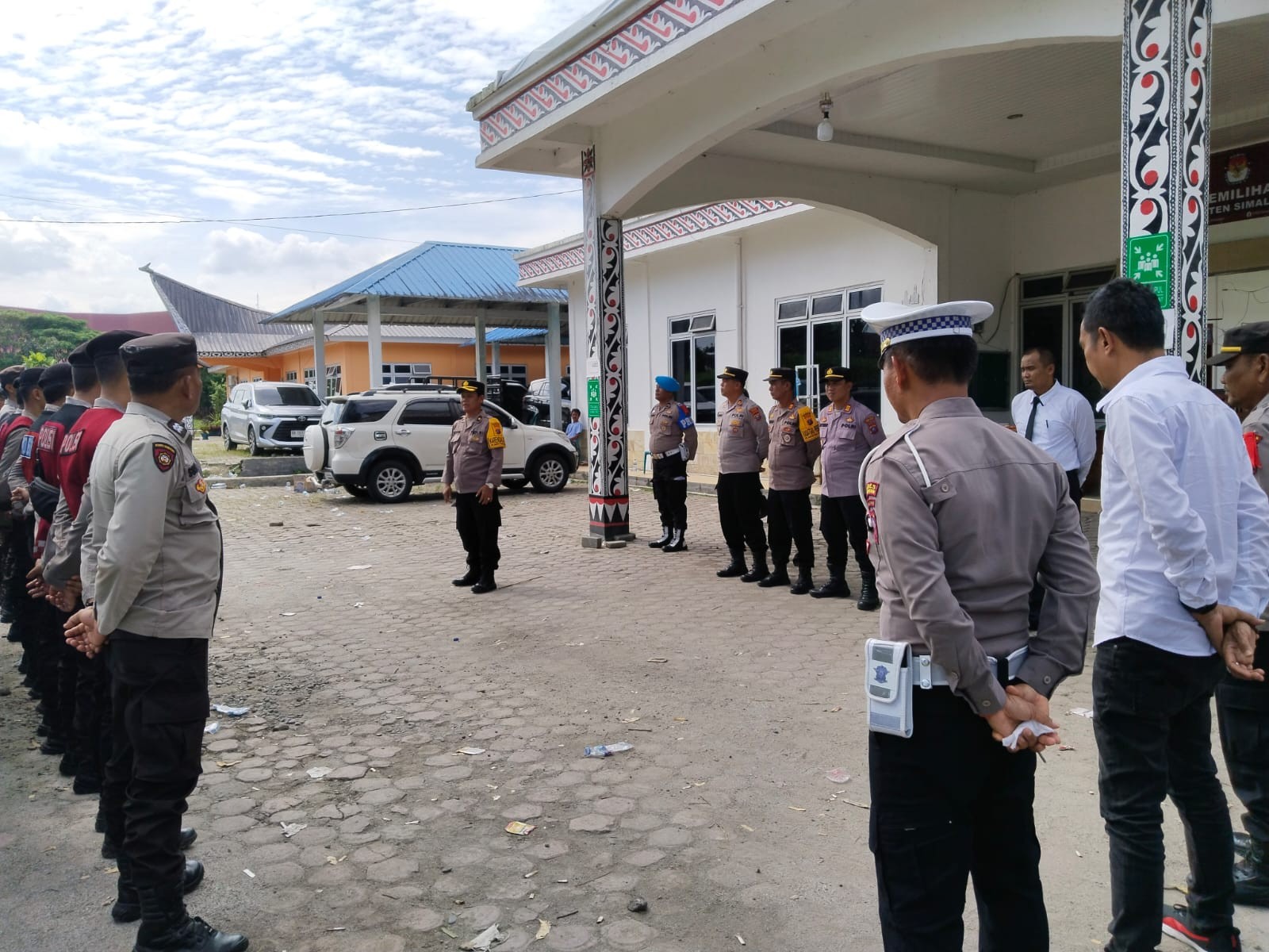 Polres Simalungun Berhasil Amankan Proses Penetapan dan Pencabutan Nomor Urut Pasangan Calon Bupati 