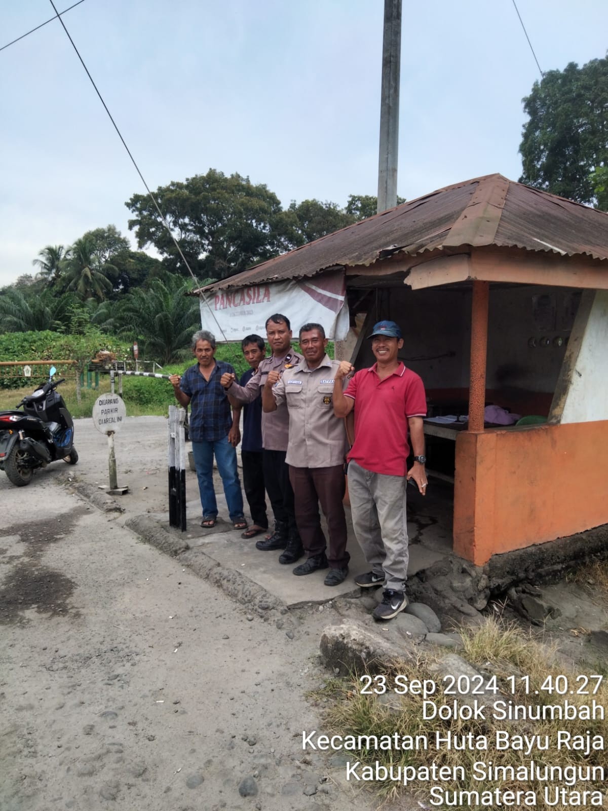 Personil Polsek Tanah Jawa Lakukan Patroli Dialogis untuk Jaga Keamanan Kebun Dolok Sinumbah