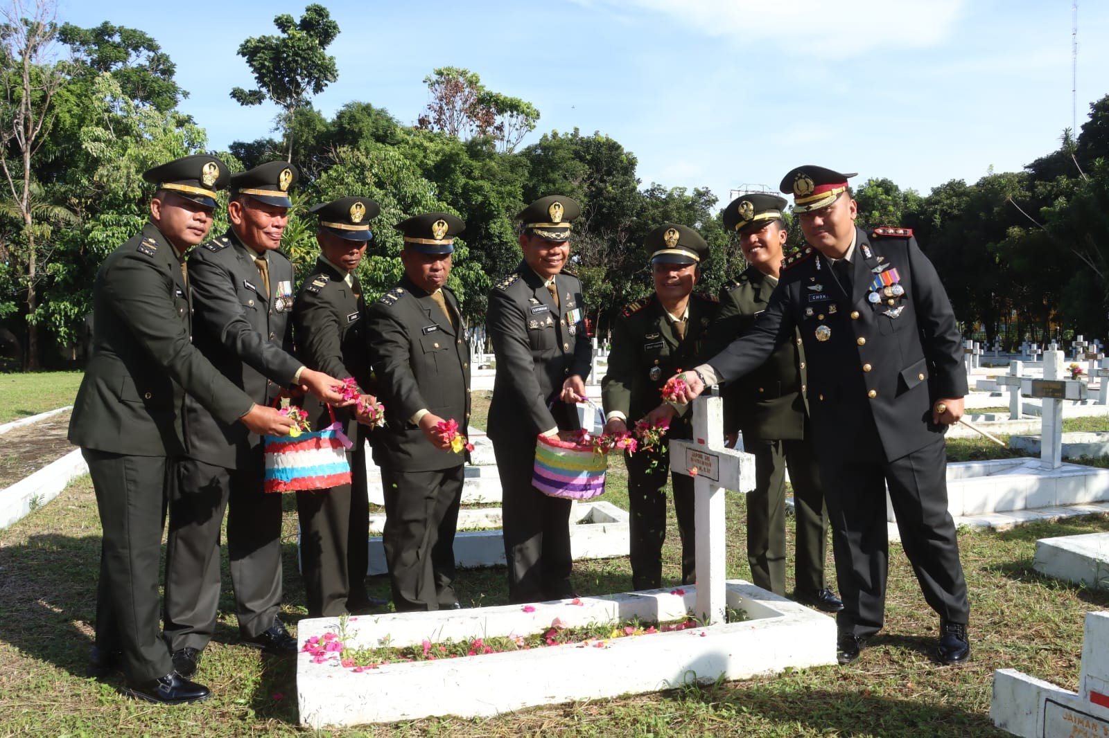 Sinergitas TNI-Polri, Kapolres Simalungun Hadiri Upacara Ziarah Nasional HUT Ke-79 TNI Tahun 2024