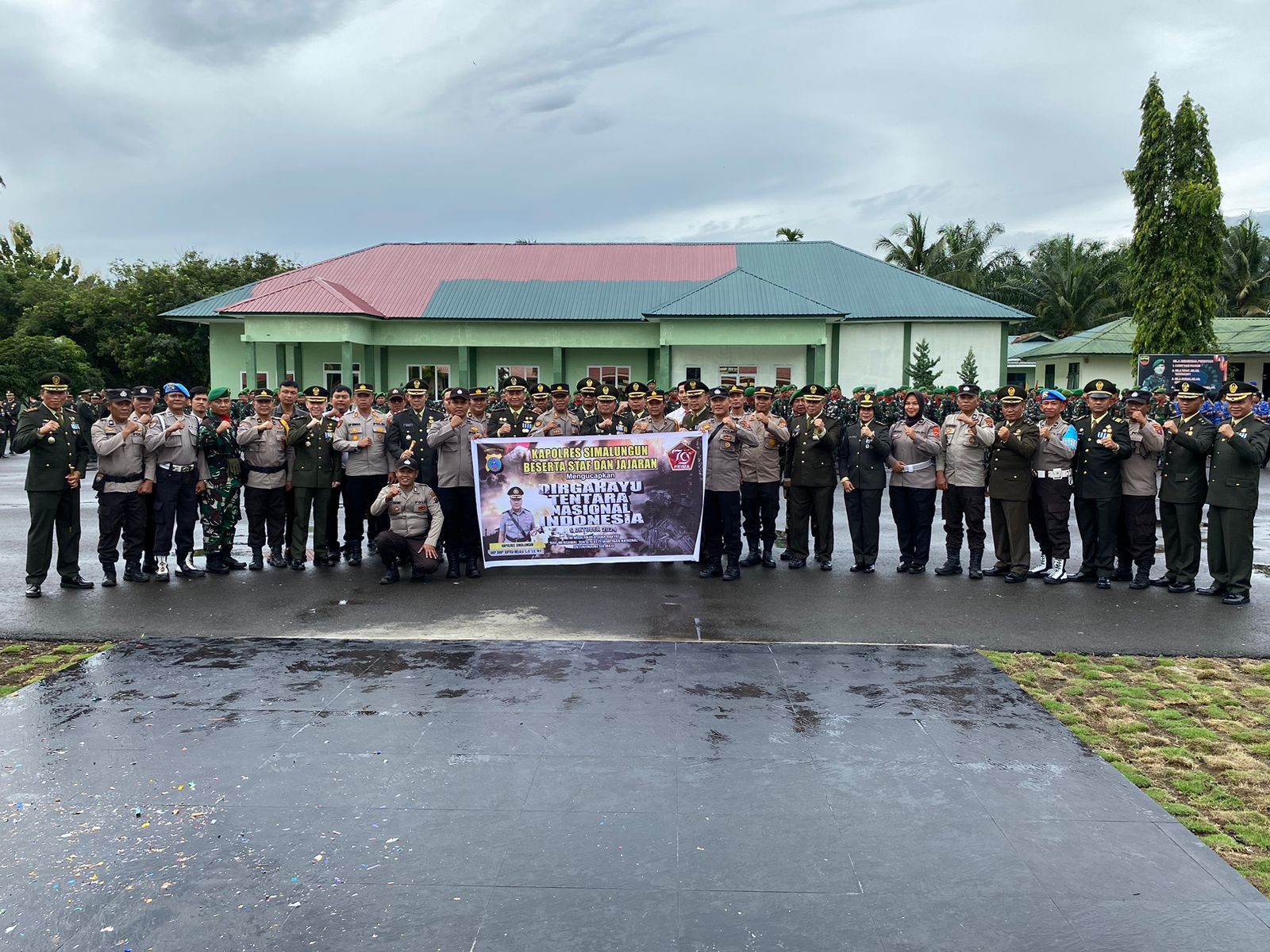 Polres Simalungun Berikan Kejutan HUT TNI ke-79 kepada Korem 022 Pantai Timur: Wujud Sinergitas TNI-