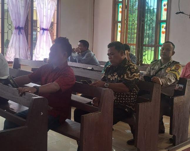 Bhabinkamtibmas Polsek Bosar Maligas Pantau Keamanan Ibadah Minggu di Gereja HKBP Exaudi