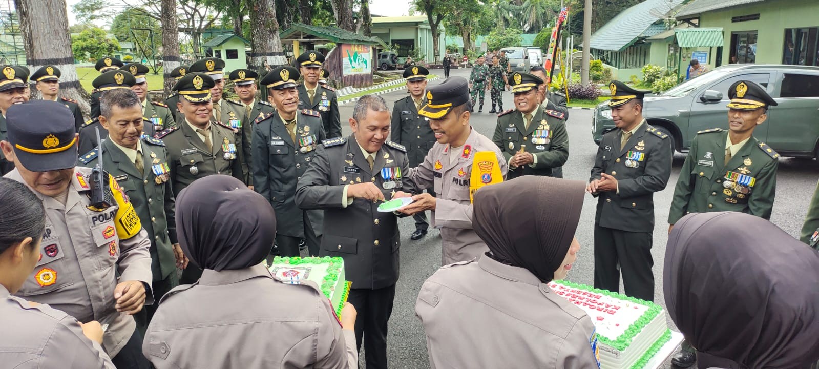 Tetap Solid, Wakapolres Simalungun Berikan Ucapan Selamat HUT TNI ke-79 di Mako Rindam 1/BB