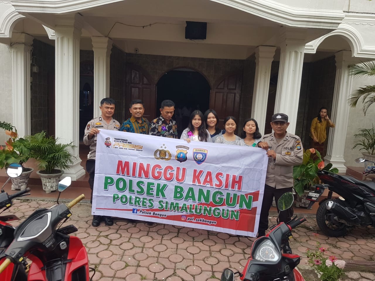 Polsek Bangun Amankan Ibadah Minggu dan Salurkan Bantuan Sembako di HKBP Perumnas Batu Onom