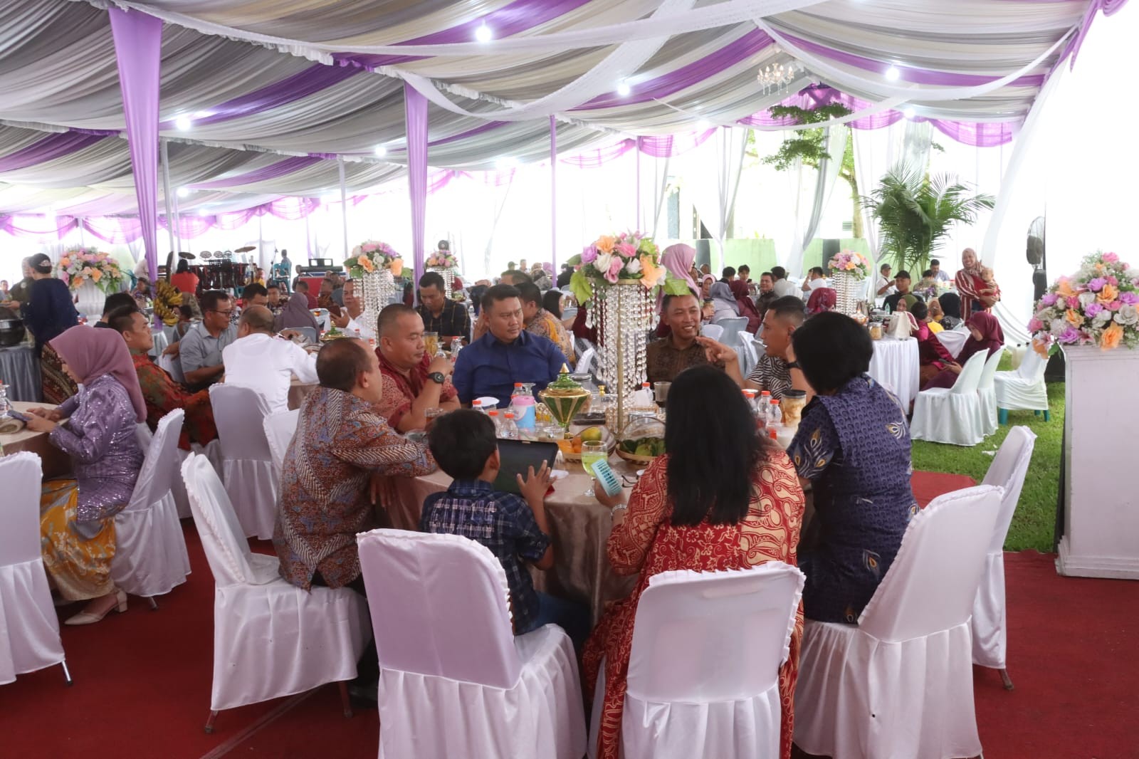 Sinergitas TNI-Polri, Kapolres Simalungun Hadiri Resepsi Pernikahan Putri Kasdim 0207/SML