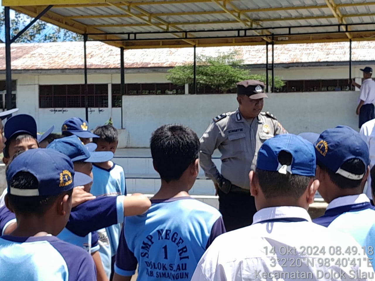 Polisi Simalungun Gelar \"Police Goes to School\" di SMP N 1 Dolok Silau untuk Cegah Kenakalan Remaj