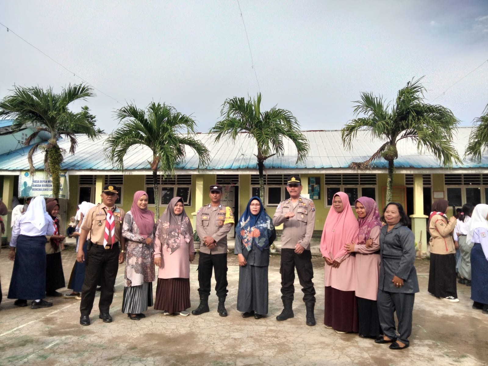 Polsek Perdagangan Gelar Goes To School di Satry Budi 2 untuk Edukasi Siswa Tentang Bahaya Kenakalan