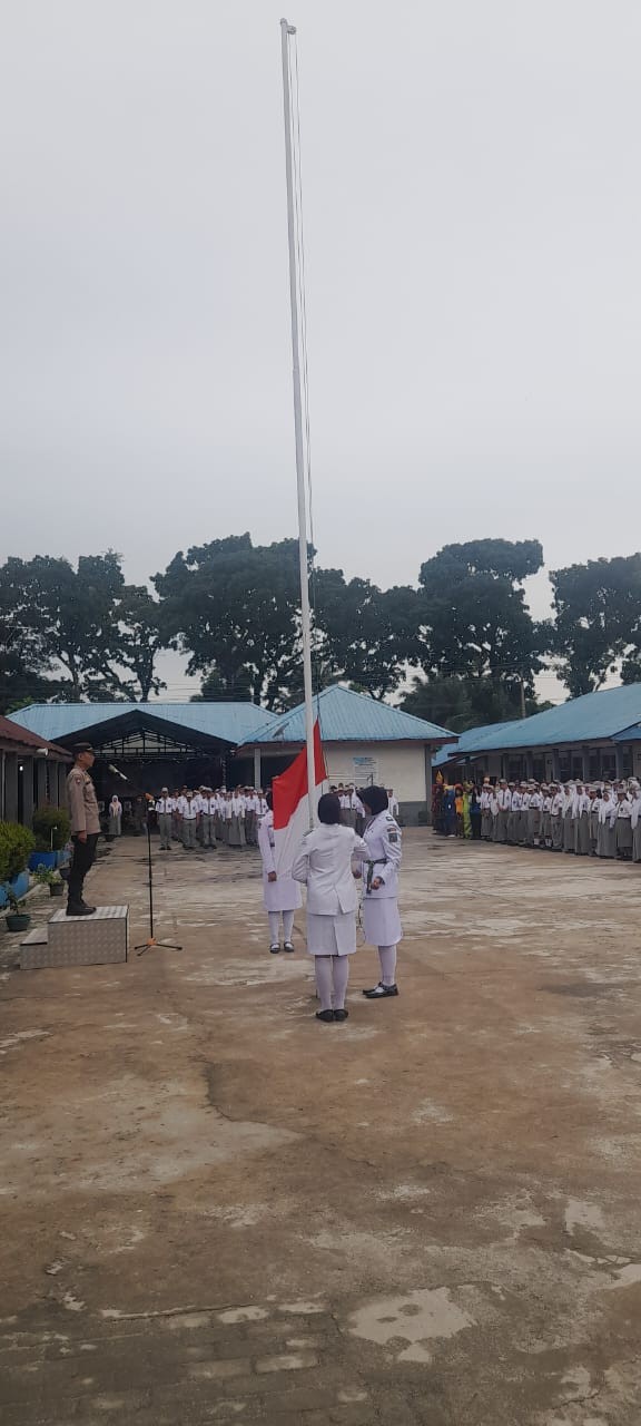 Kanit Binmas Polsek Bangun Berikan Penyuluhan Anti Bullying dan Tertib Berlalu Lintas di SMK Negeri 