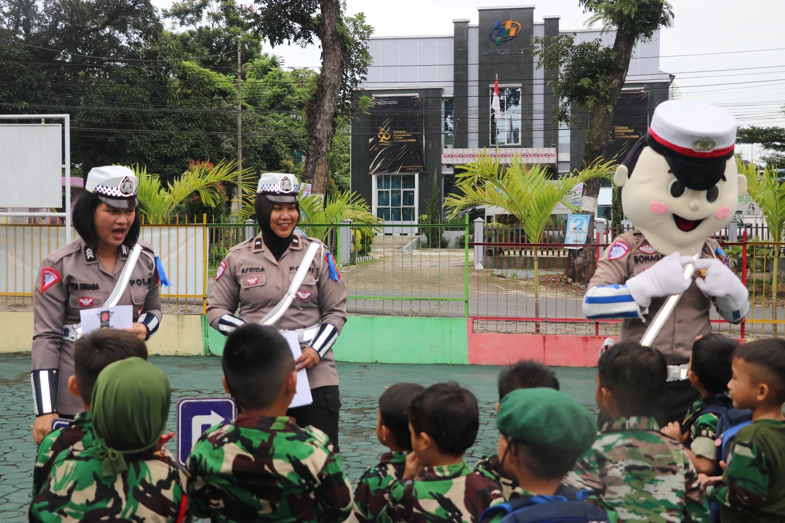 Satlantas Polres Simalungun Ajak Anak TK Berlatih Tertib Lalu Lintas,  Polisi Sahabat Anak