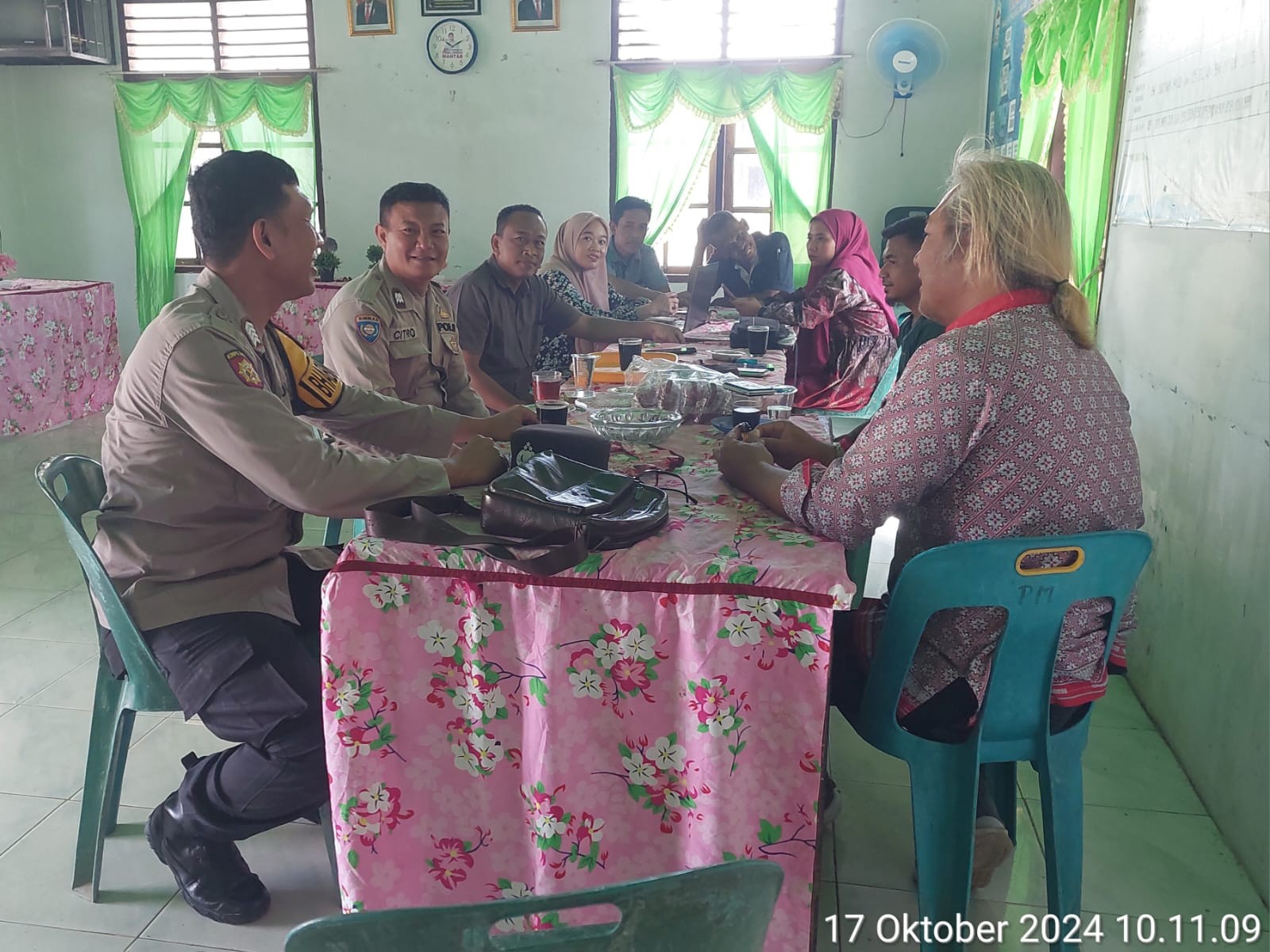 Kanit Binmas dan Bhabinkamtibmas Polsek Dolok Batu Nanggar Sambangi Pangulu Padang Mainu