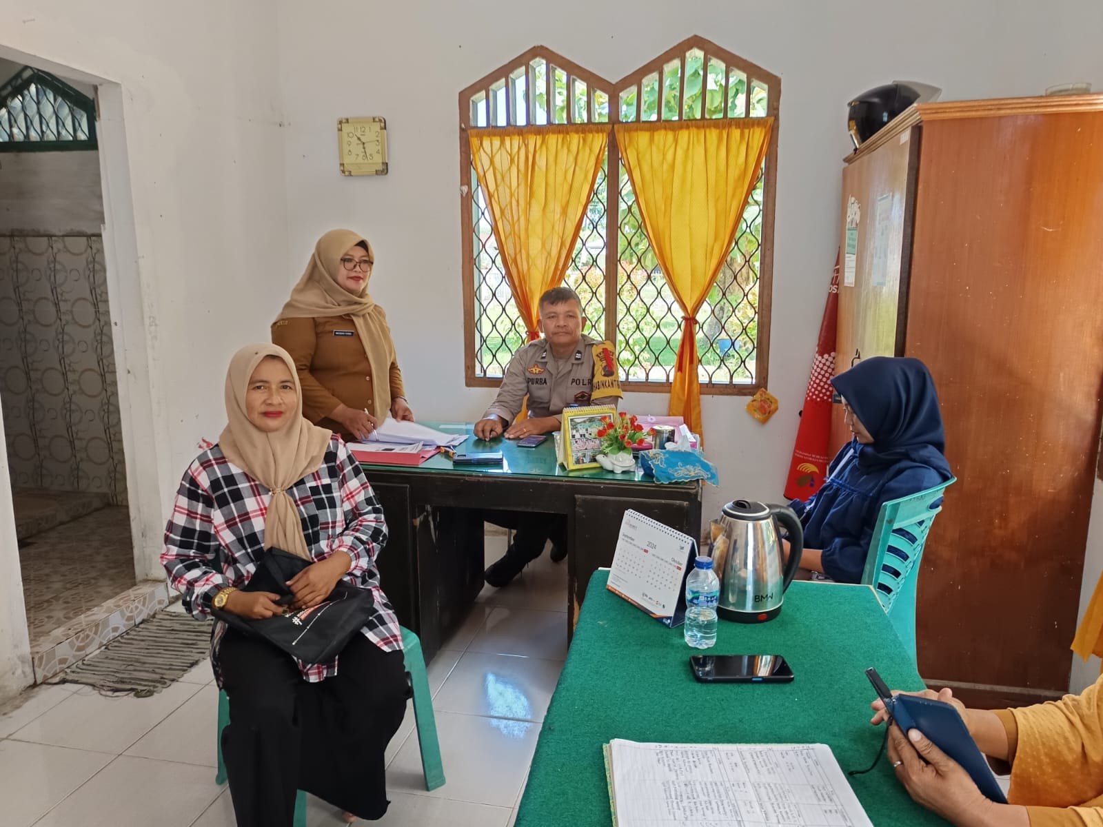 Bhabinkamtibmas Polsek Dolok Batu Nanggar Sambang dan Berikan Himbauan Kamtibmas kepada Warga