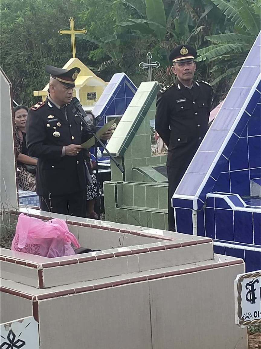 Polres Simalungun Gelar Upacara Pemakaman Almarhum AIPDA Edi Nikolas Pasaribu