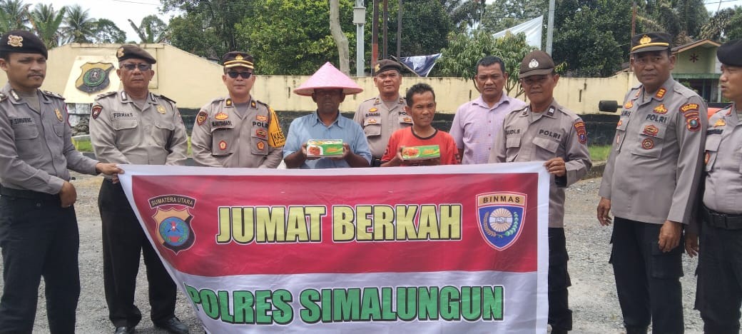 Kabag SDM Polres Simalungun Gelar Jumat Berkah, Bagikan Nasi Kotak untuk Warga di Dolok Panribuan