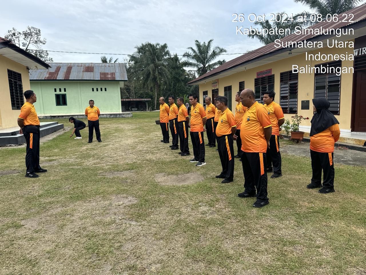 Kapolsek Tanah Jawa Pimpin Apel Pagi, Tekankan Rasa Tanggung Jawab dan Kekompakan Personel