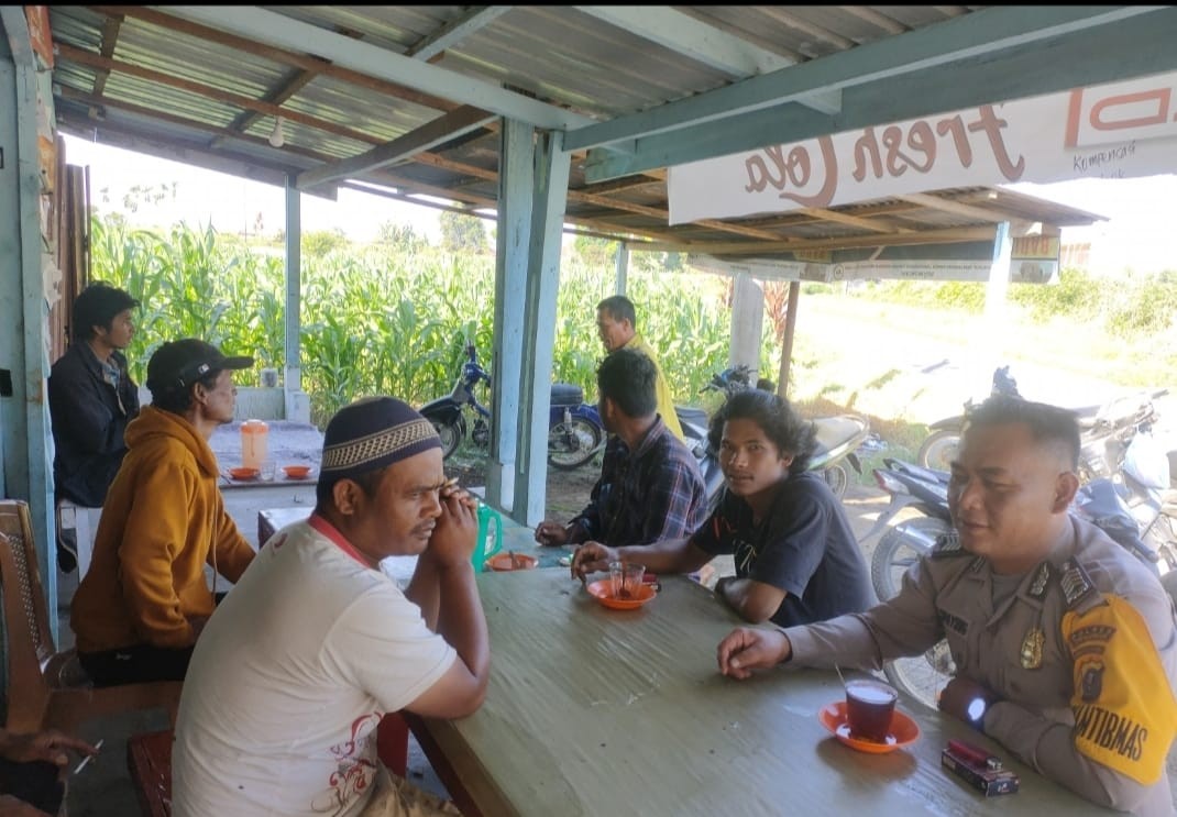 Bhabinkamtibmas Polsek Dolok Silau Sambang Warga, Sosialisasi Bahaya Narkoba dan Jaga Persatuan Jela