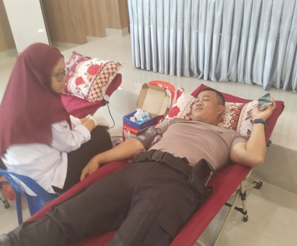 Harmonisasi Polri-Masyarakat: Donor Darah Serentak Meriahkan HUT ke-73 Humas Polri di Simalungun