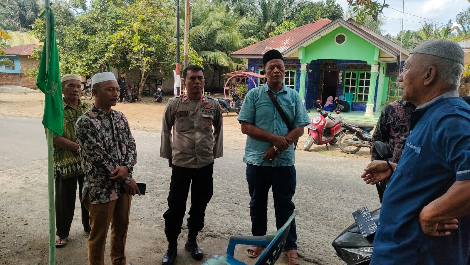 Bhabinkamtibmas Polsek Perdagangan Sambangi Warga Berduka, Sampaikan Pesan Kamtibmas di Nagori Panom