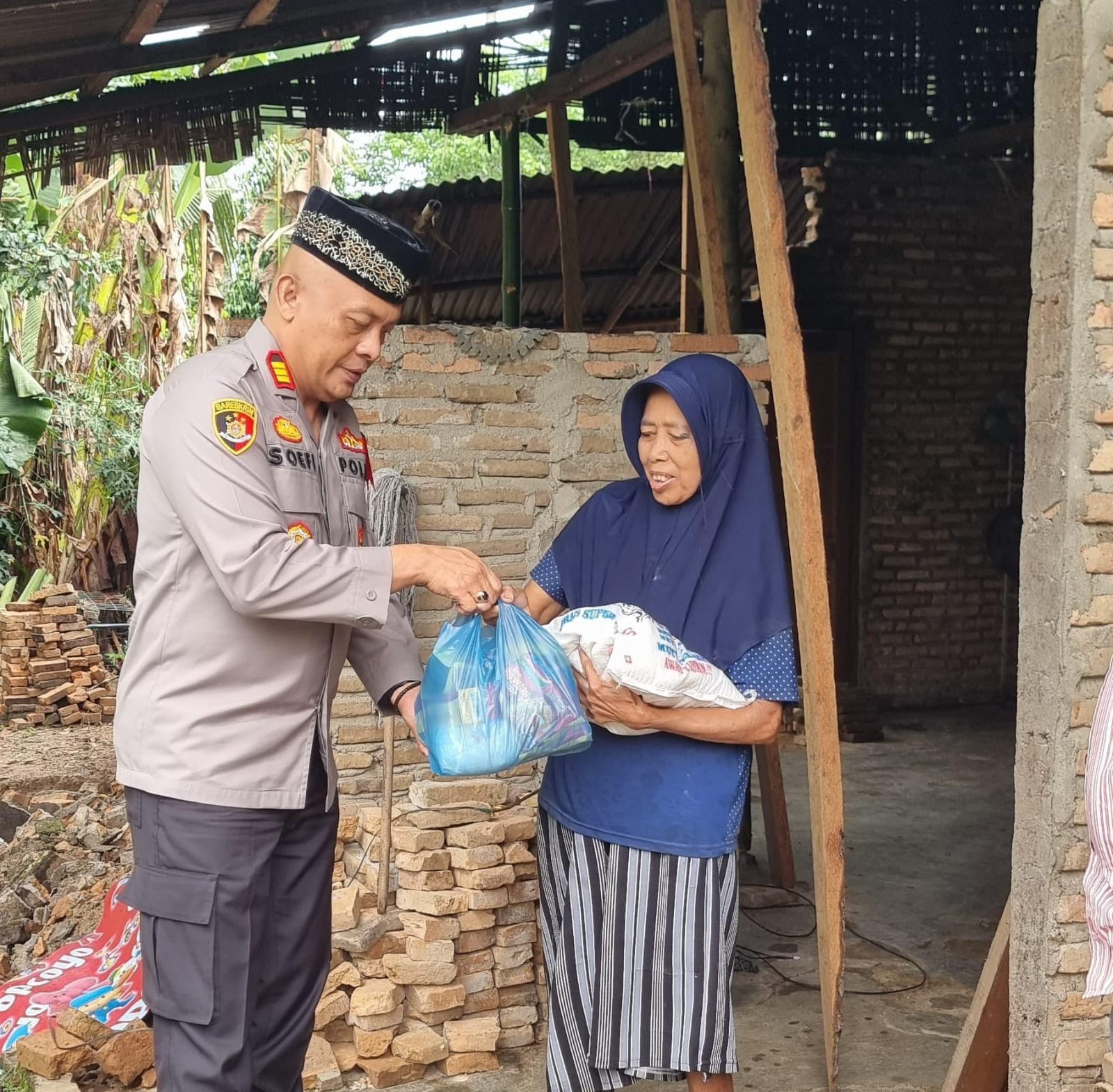 Polsek Perdagangan Gelar Jumat Barokah, Bantu Warga Terdampak Musibah di Simalungun