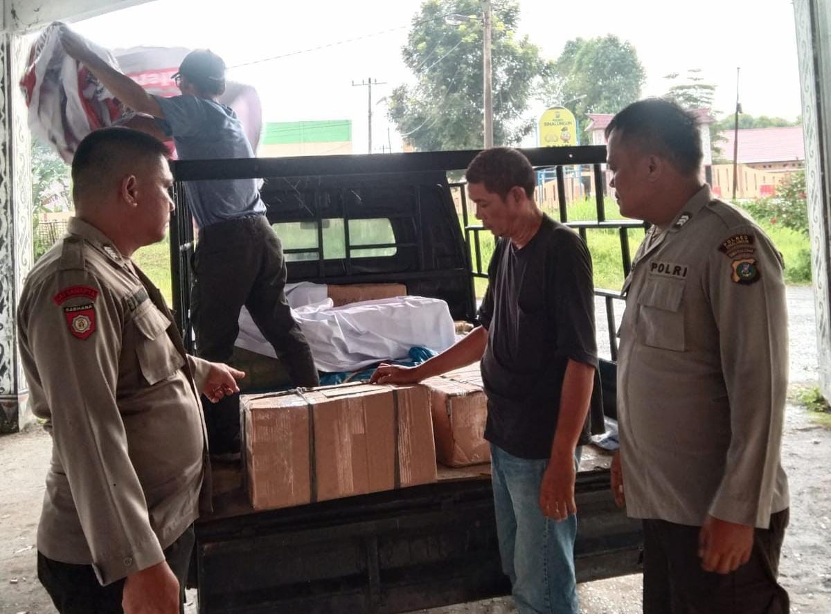 Polres Simalungun Gelar Pengamanan Ketat Logistik Pemilu di KPU Simalungun dalam Rangka Operasi Mant