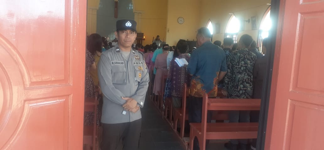 Polsek Dolok Pardamean Laksanakan Program Minggu Kasih di Gereja